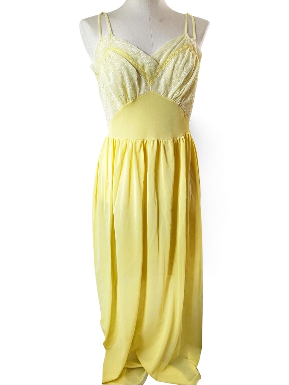 Pretty Vintage Yellow Lace Bust Nighgown